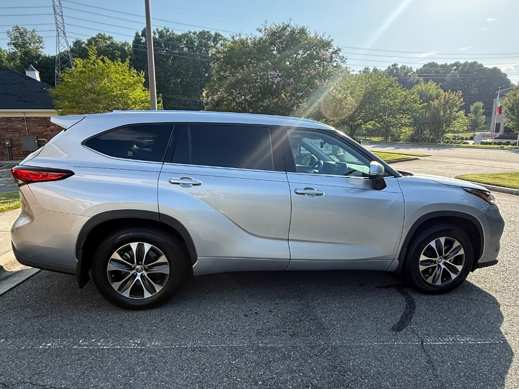 2020 Toyota Highlander XLE - Photo 6
