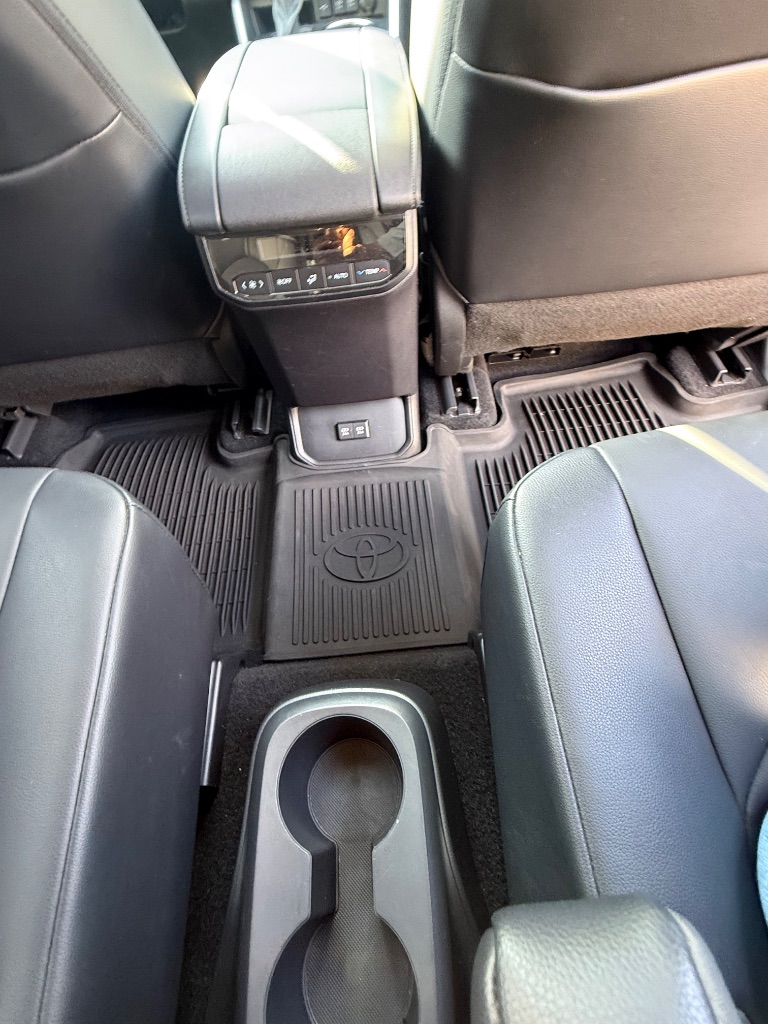 2020 Toyota Highlander XLE - Photo 22