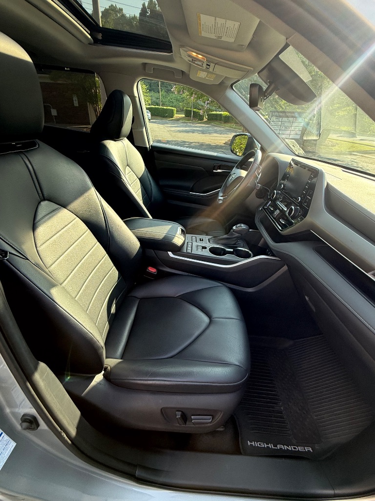 2020 Toyota Highlander XLE - Photo 17