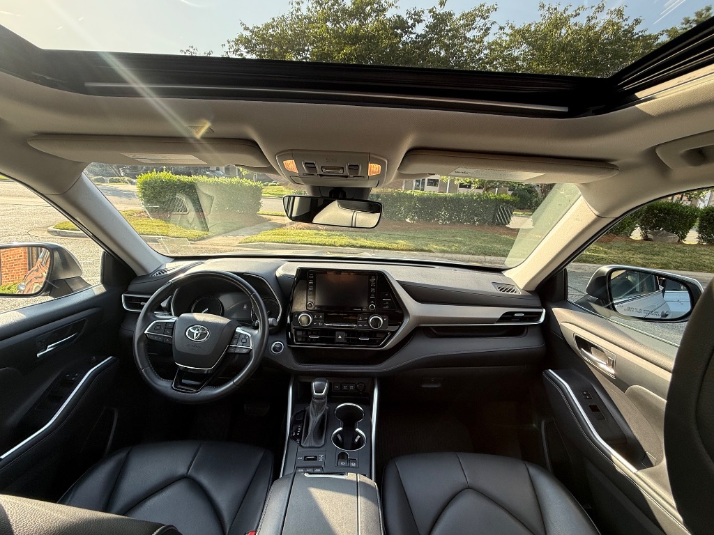 2020 Toyota Highlander XLE - Photo 21