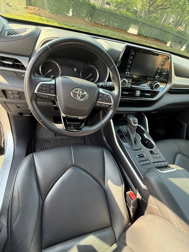 2020 Toyota Highlander XLE - Photo 10