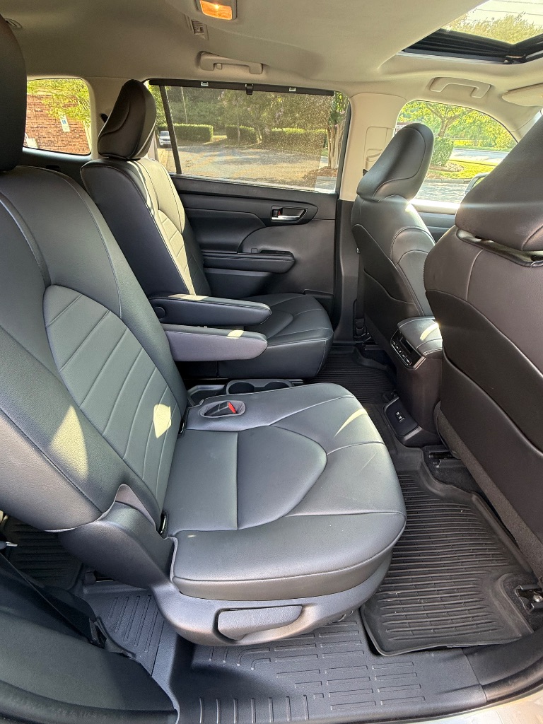 2020 Toyota Highlander XLE - Photo 19