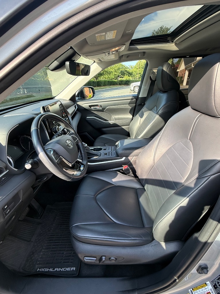 2020 Toyota Highlander XLE - Photo 11