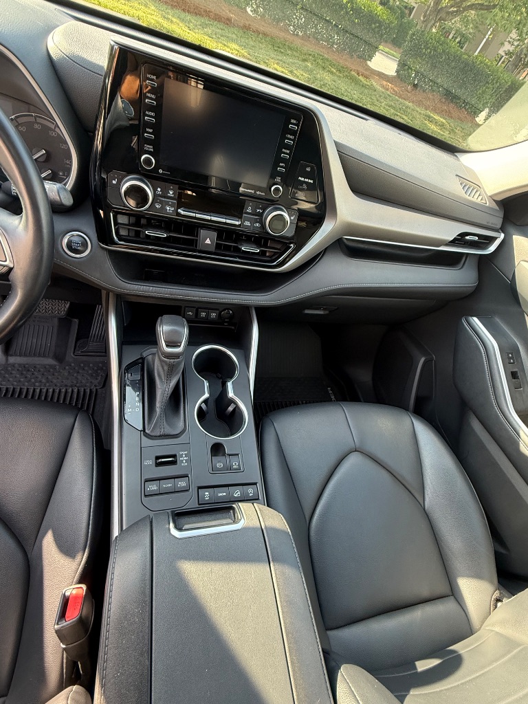 2020 Toyota Highlander XLE - Photo 12