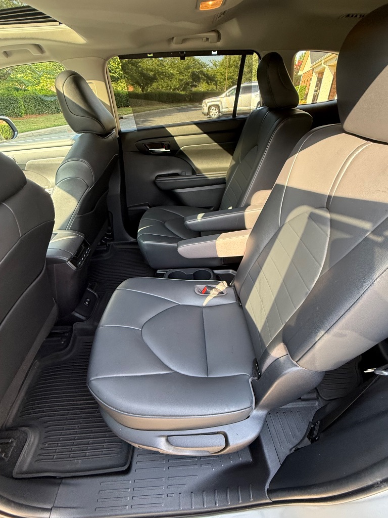 2020 Toyota Highlander XLE - Photo 14